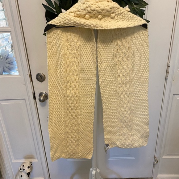 NWT American Eagle Pom Pom Baubles Cable Knit Wool Blend Knit Scarf Cream OS - Picture 2 of 7